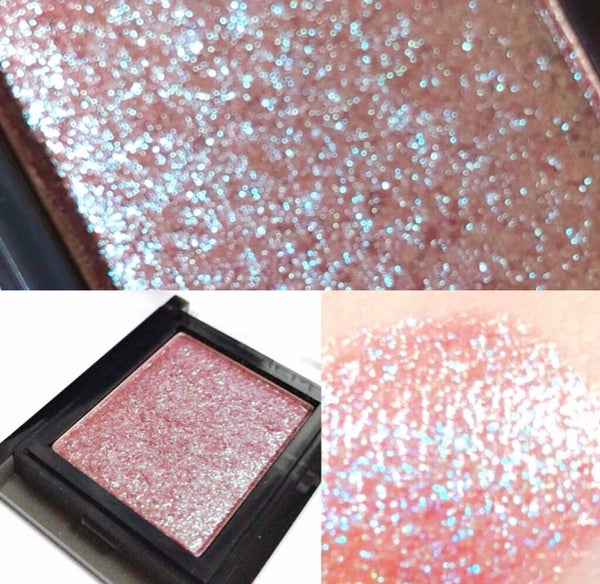 「変幻自在の美しさが人気のヒミツ。輝くラメアイシャドウで誰よりも目立っちゃおう♡」の画像(#100373)