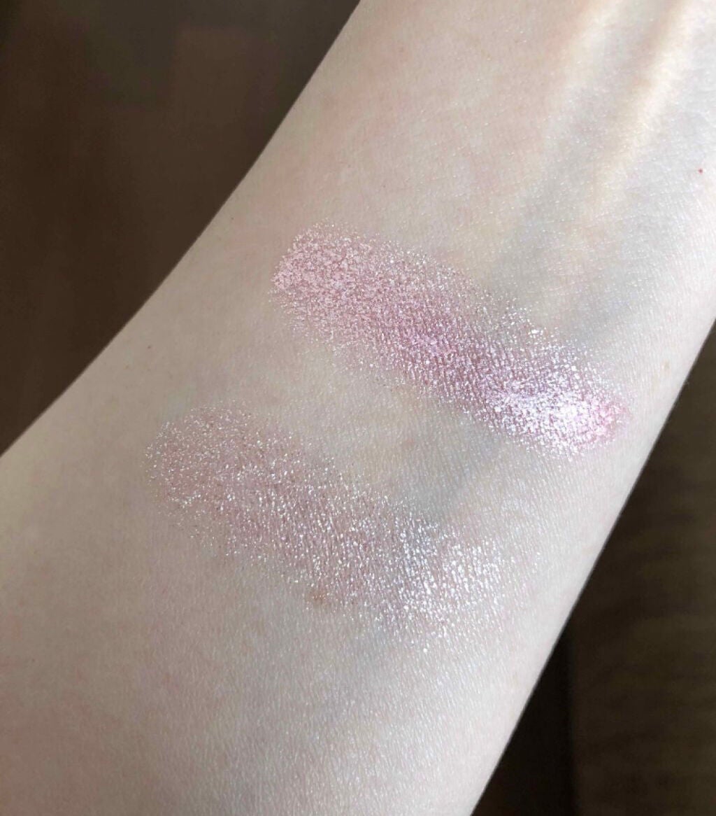 「変幻自在の美しさが人気のヒミツ。輝くラメアイシャドウで誰よりも目立っちゃおう♡」の画像(#100375)