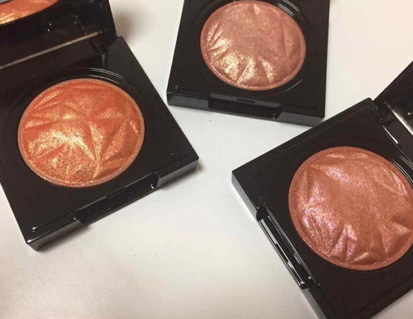 「変幻自在の美しさが人気のヒミツ。輝くラメアイシャドウで誰よりも目立っちゃおう♡」の画像(#100377)