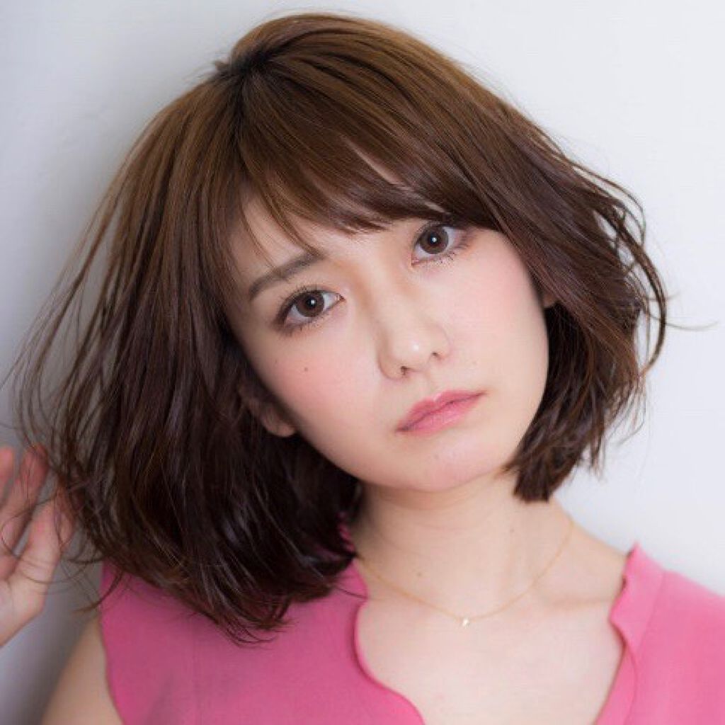 「ちょっとの工夫で、大きく変わる。面長→小顔に見せるメイク術【7つのポイント】」の画像(#111629)