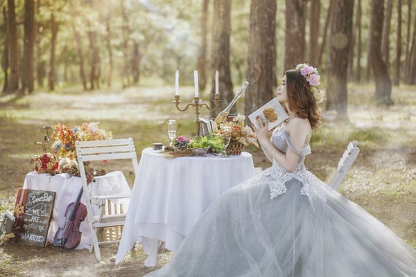 【パーティーメイクまとめ】結婚式におすすめ!華やか&崩れにくいパーティーメイクをご紹介の画像