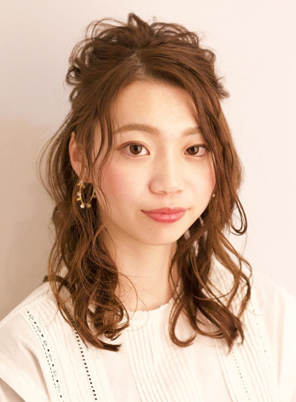 「華やかで崩れにくい。お呼ばれメイクのやり方・おすすめ商品を紹介。」の画像(#115615)