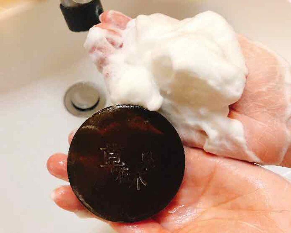「毛穴の黒ずみケアにおすすめの洗顔石鹸12選!敏感肌など肌質別に紹介【プチプラ中心】」の画像(#116233)