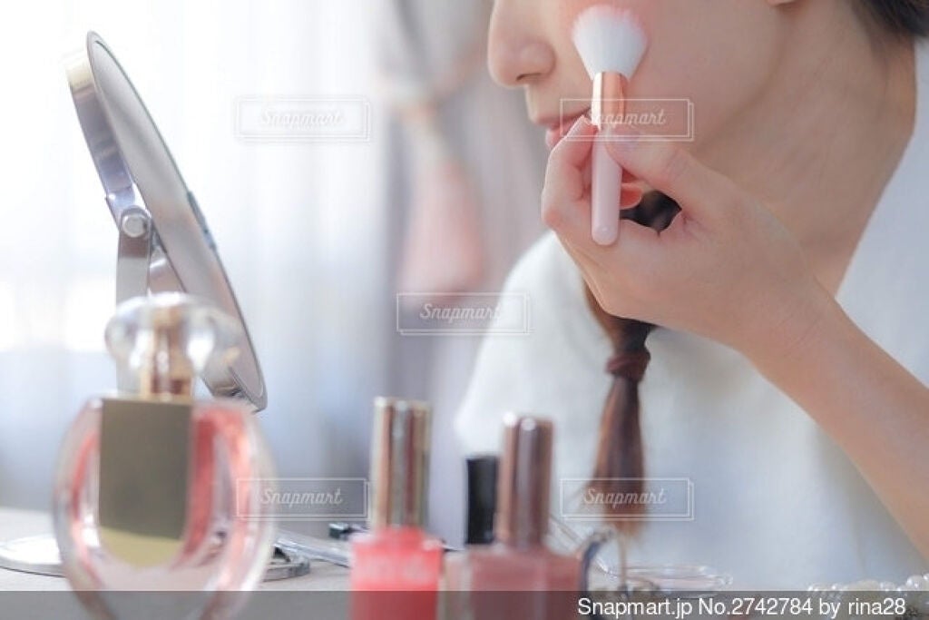 「【40代向け】自然な血色感でくすみを一掃!アラフォー世代におすすめなチークの入れ方」の画像(#120249)