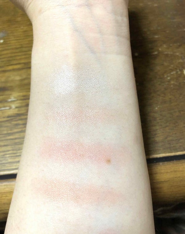 「【40代向け】自然な血色感でくすみを一掃!アラフォー世代におすすめなチークの入れ方」の画像(#120597)