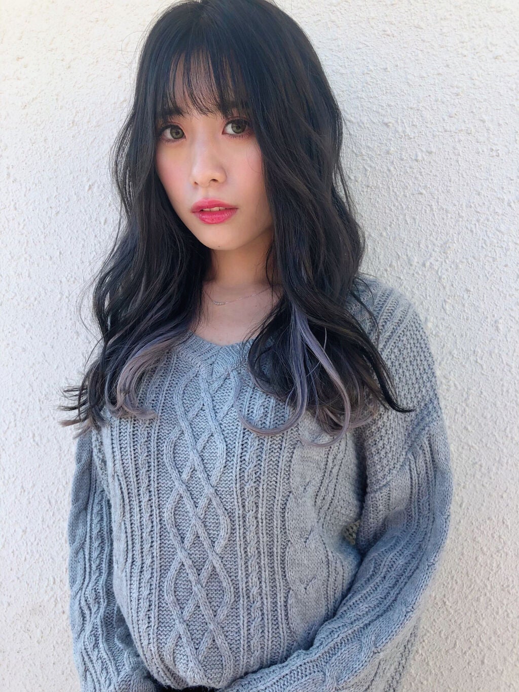 ロングの黒髪の女性