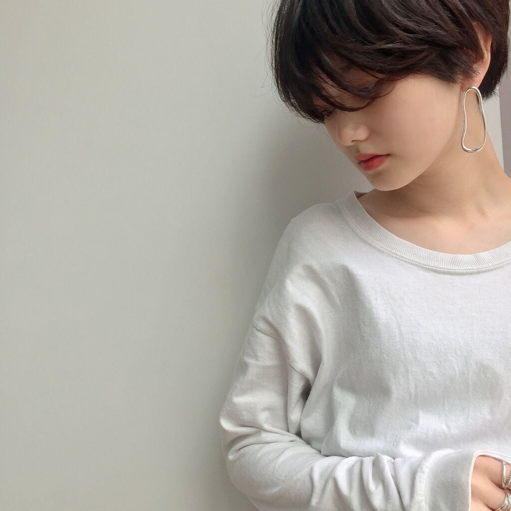 ショートヘアの女性