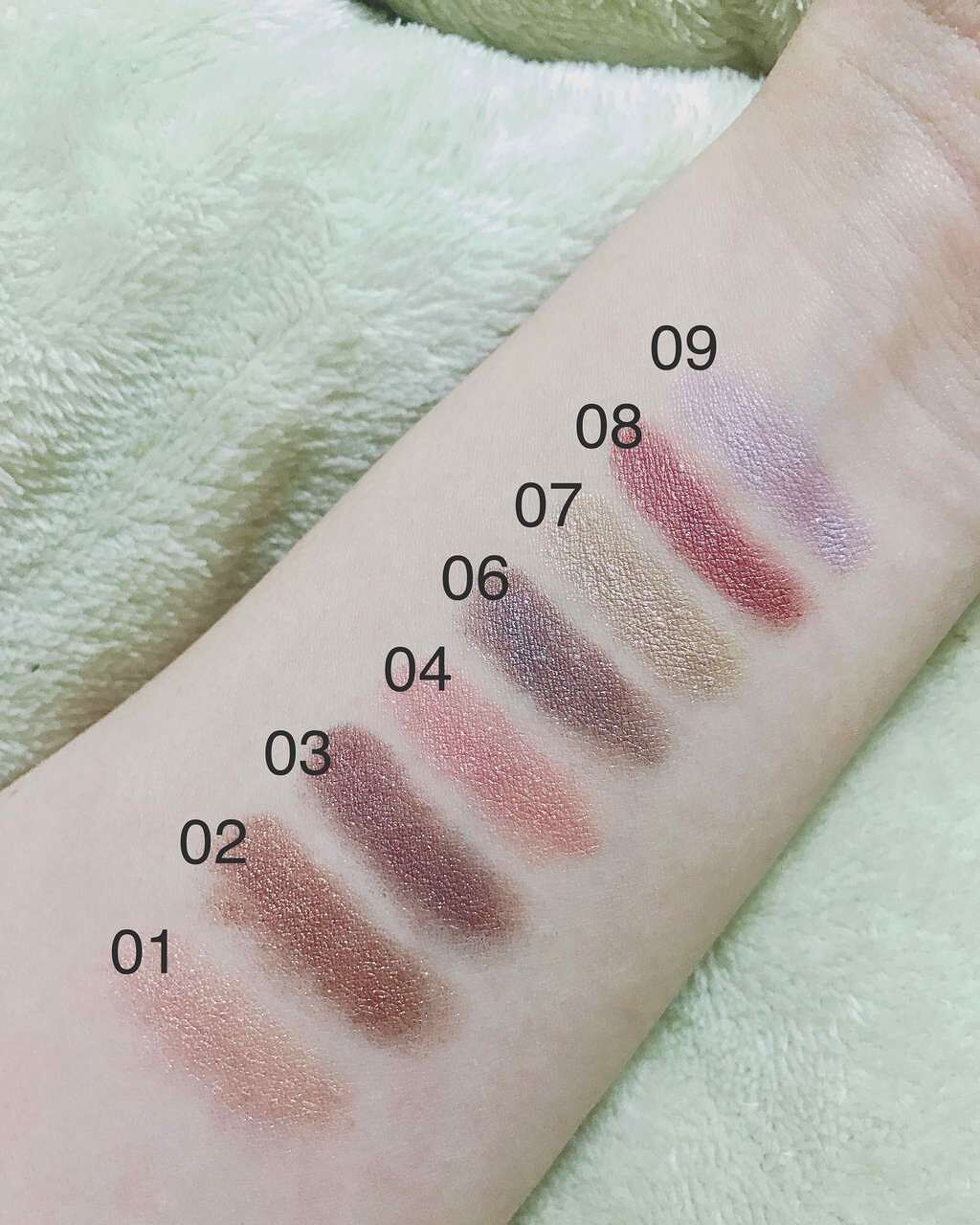 「【アイグロス】の使い方&選び方 | まぶたに濡れツヤをプラス!人気アイテム7選」の画像(#126844)