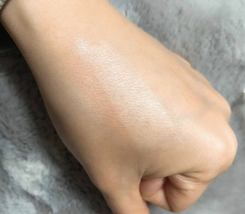 「ジュワッと可愛いクリームチークの塗り方！面長・丸顔・ブラシ・スポンジ|おすすめ人気アイテム紹介」の画像（#131704）