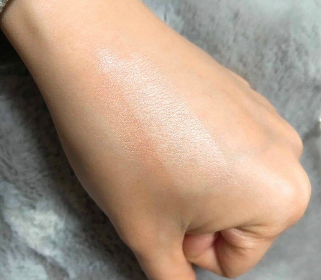 「ジュワッと可愛いクリームチークの塗り方!面長・丸顔・ブラシ・スポンジ|おすすめ人気アイテム紹介」の画像(#131704)