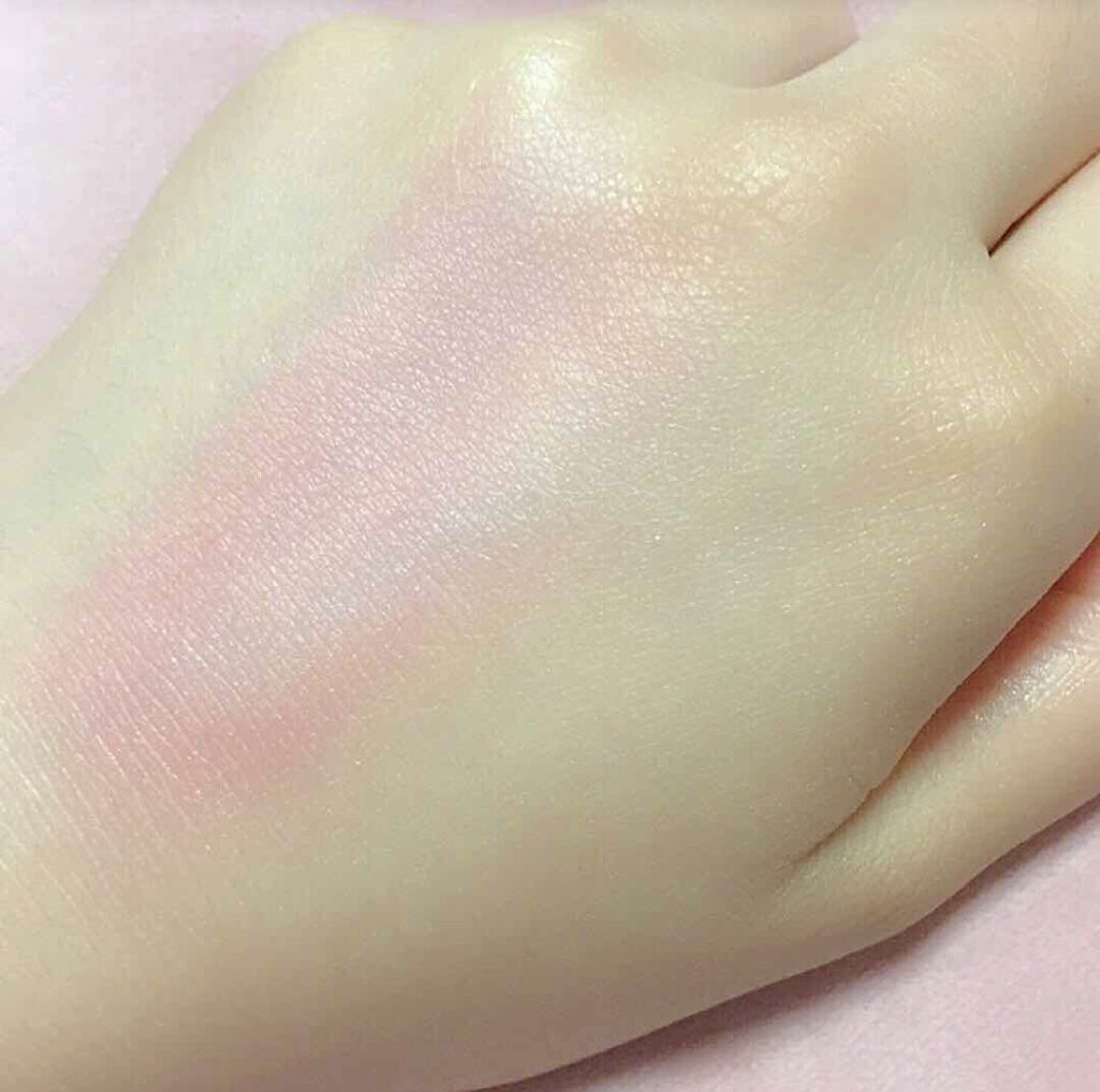 「ジュワッと可愛いクリームチークの塗り方！面長・丸顔・ブラシ・スポンジ|おすすめ人気アイテム紹介」の画像（#131740）