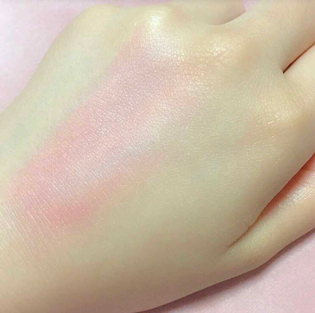 「ジュワッと可愛いクリームチークの塗り方!面長・丸顔・ブラシ・スポンジ|おすすめ人気アイテム紹介」の画像(#131740)