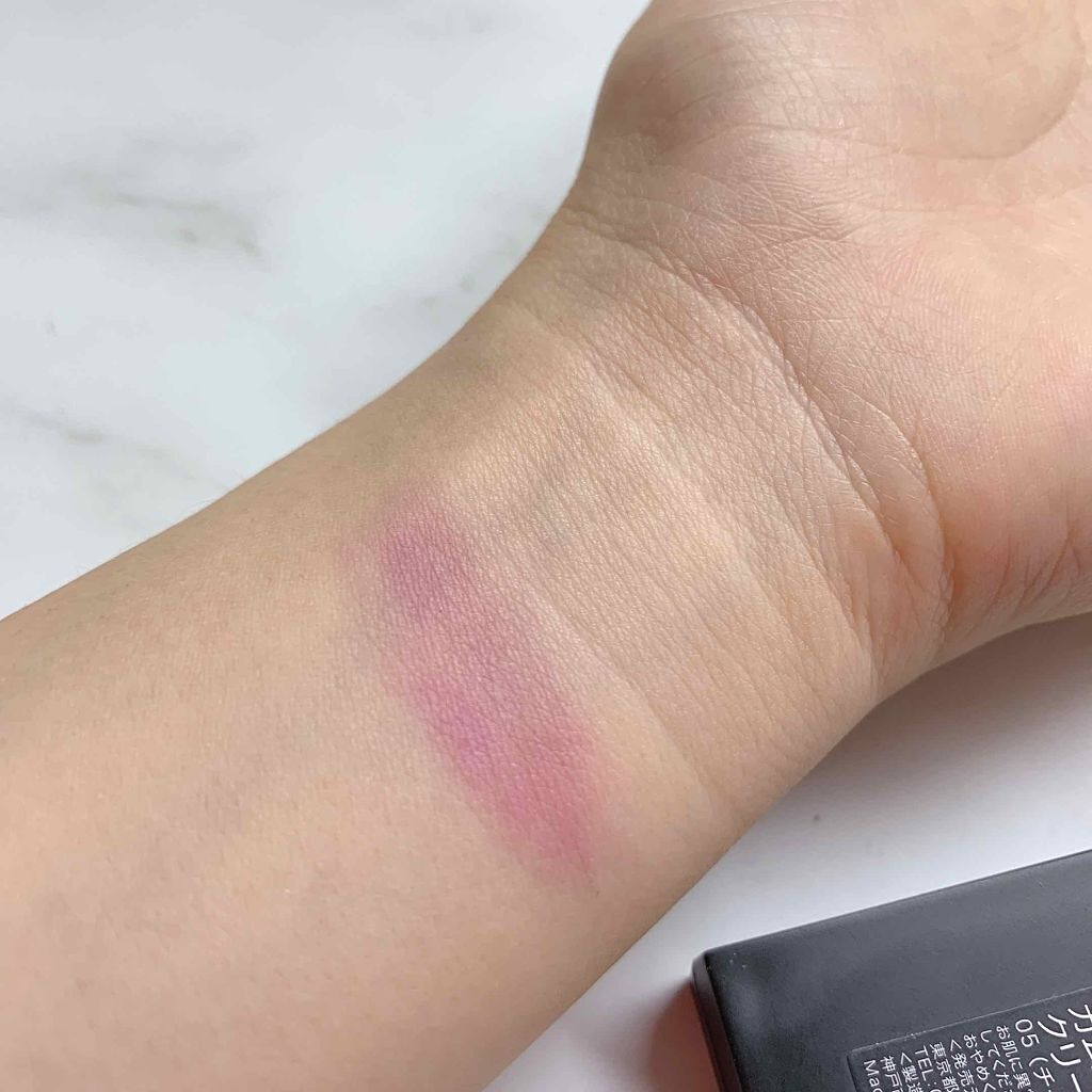 「ジュワッと可愛いクリームチークの塗り方!面長・丸顔・ブラシ・スポンジ|おすすめ人気アイテム紹介」の画像(#132188)