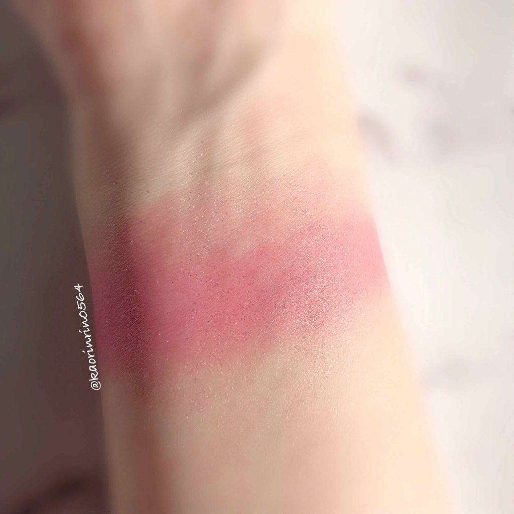 「ジュワッと可愛いクリームチークの塗り方!面長・丸顔・ブラシ・スポンジ|おすすめ人気アイテム紹介」の画像(#132226)