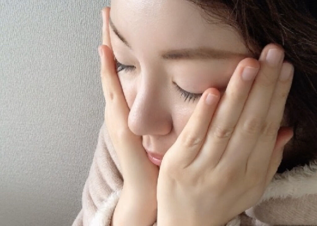 すっぴんでもうるツヤ肌のあの子、美肌の秘密は化粧水?の画像