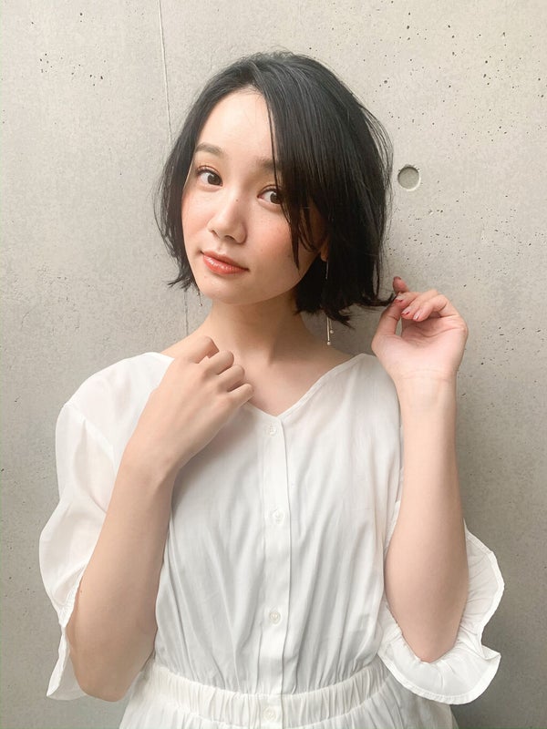 外ハネボブの女性