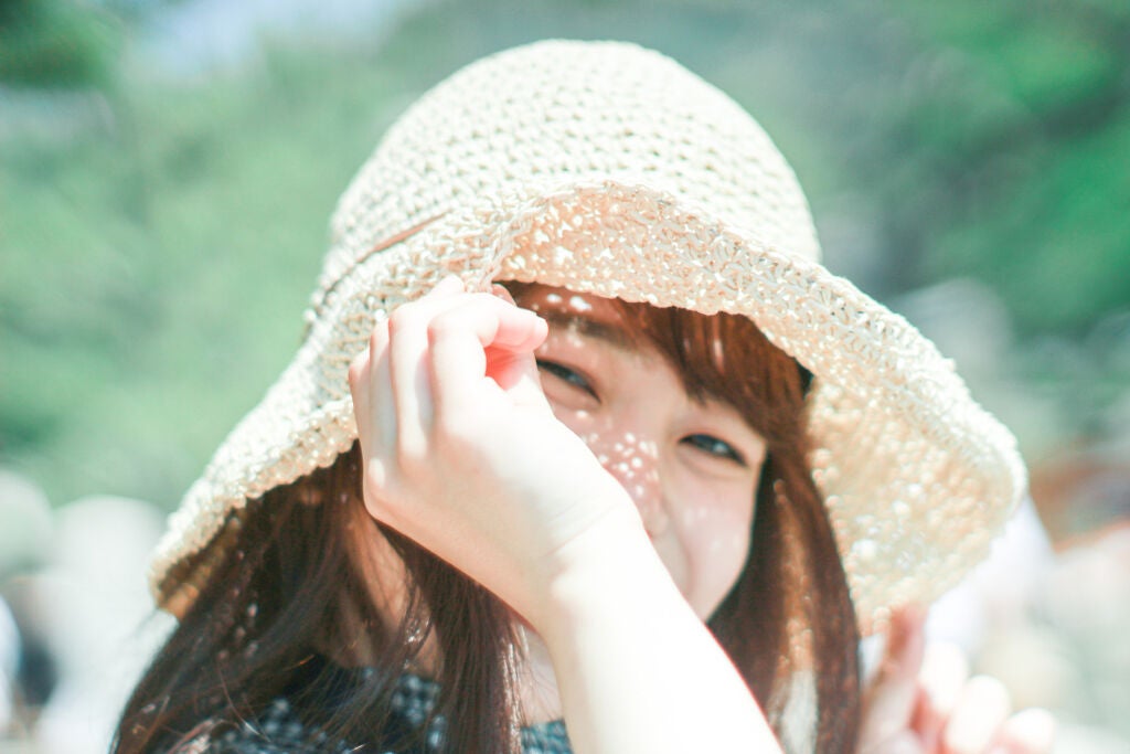 帽子を被った女性