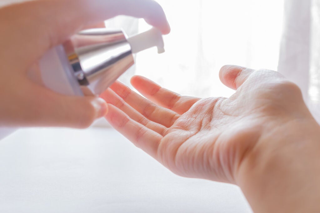 プライマーとは?メイクアップベースとの違いや塗る順番・使い方|プチプラ&韓国のおすすめ毛穴下地人気ランキングTOP20の画像