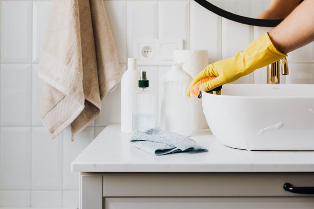 メイクスポンジの洗い方を徹底紹介！レンジを使った方法、おすすめ洗剤・洗う頻度までの画像