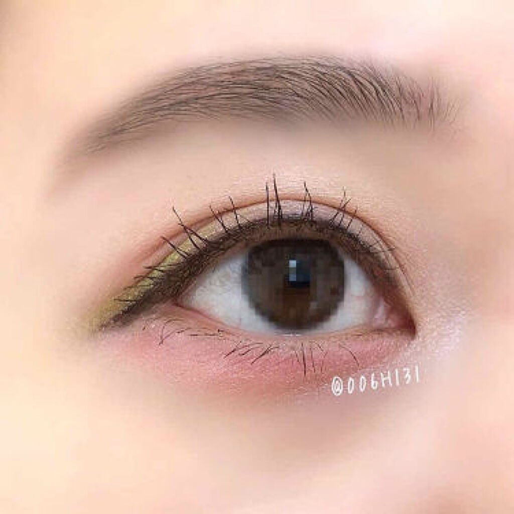 「夏を彩る極彩ネオンカラー。押さえておきたいメイクポイントとおすすめアイテム♡」の画像(#176405)