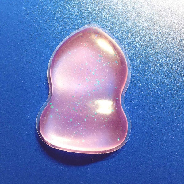 「シリコンパフおすすめ7選|メイクの仕上がりがUPする使い方&洗い方のコツもご紹介!」の画像(#179584)