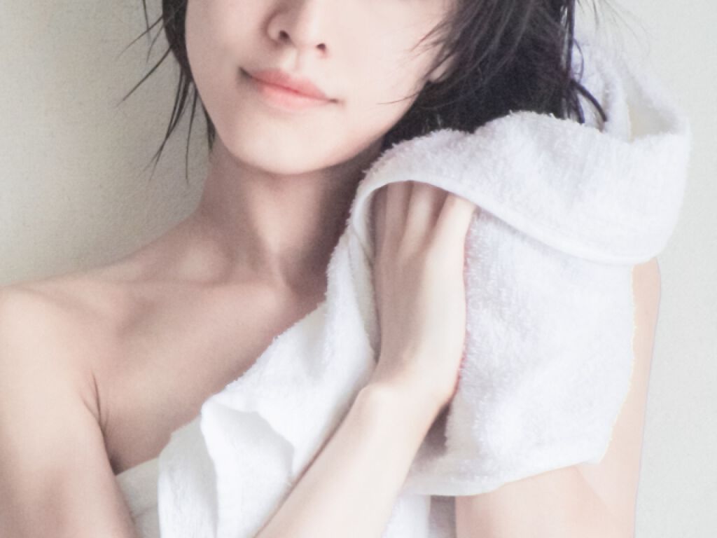 椿油の《11通りの使い方》を解説!髪、顔、全身に使えるマルチなおすすめ椿油3選の画像