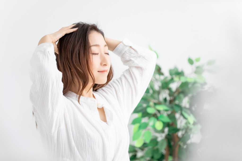 椿油の《11通りの使い方》を解説!髪、顔、全身に使えるマルチなおすすめ椿油3選の画像