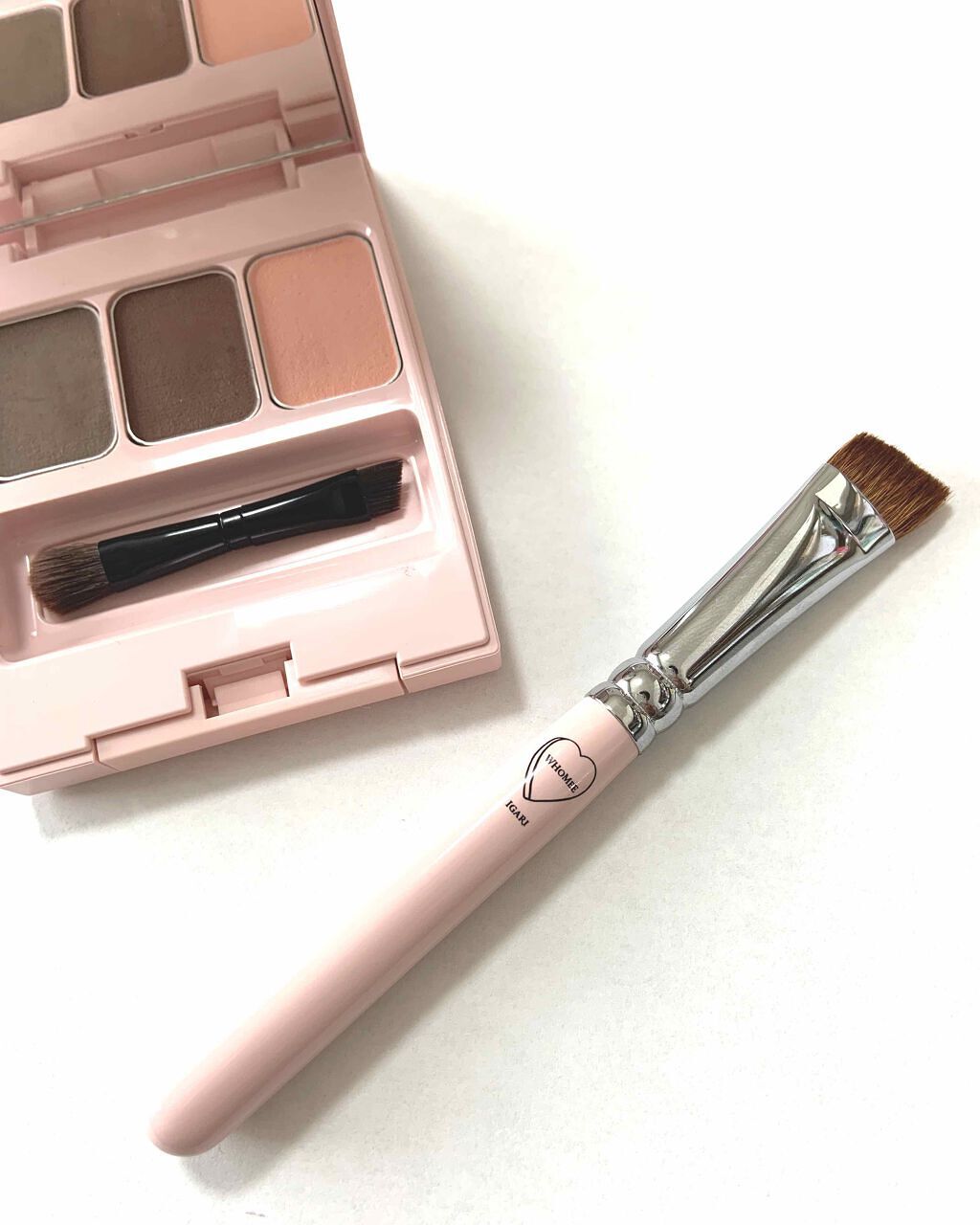 「おすすめアイブロウブラシ18選【プチプラ・デパコス】種類・選び方・使い方も解説」の画像（#190474）