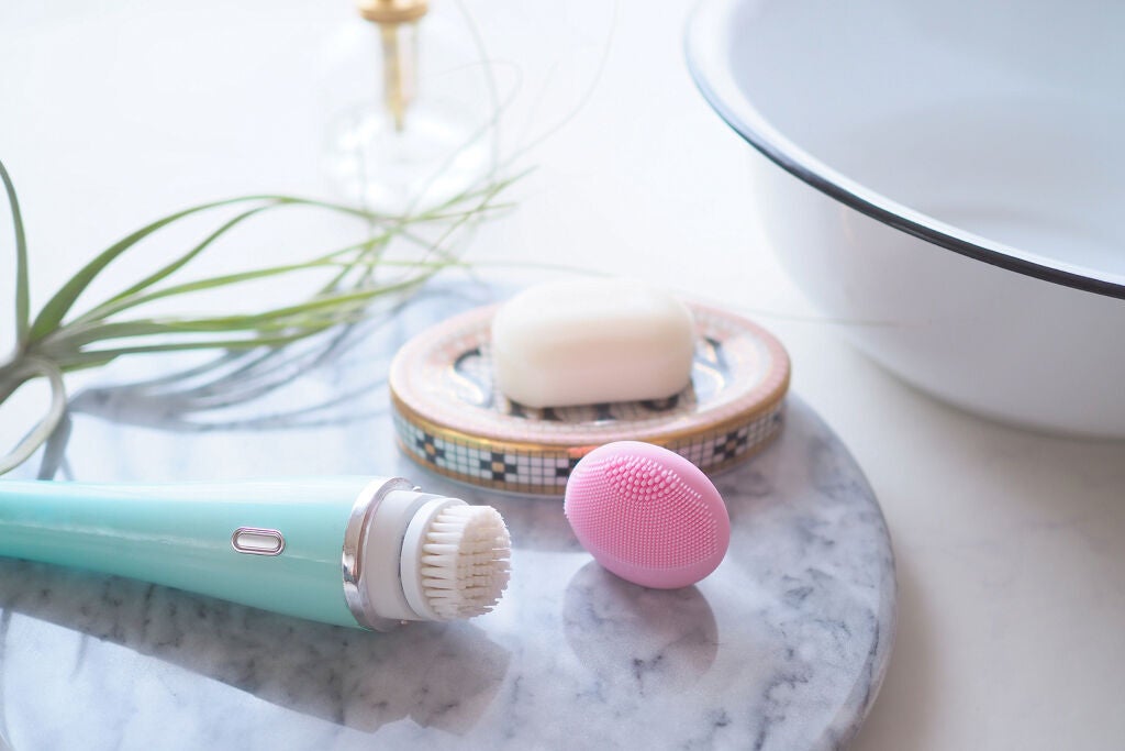 洗顔ブラシの効果を実感できる正しい使い方&おすすめ16選【手動式・電動式】クリーミーな泡で毛穴ケア!の画像