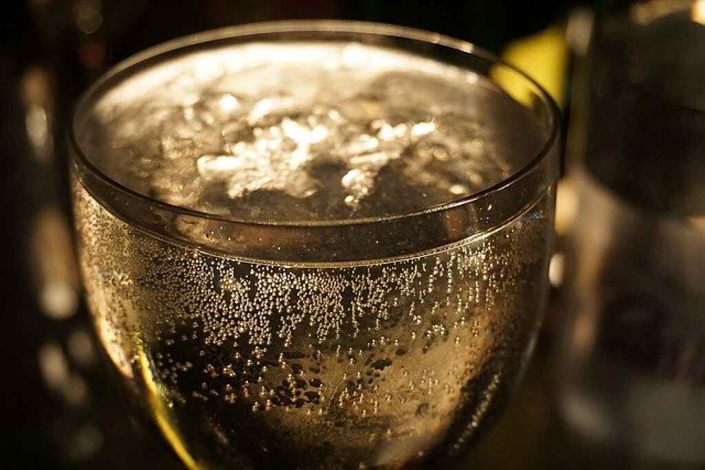 炭酸クレンジングおすすめランキング10選|口コミで人気な市販の洗顔~頭皮ケアアイテムまで厳選の画像