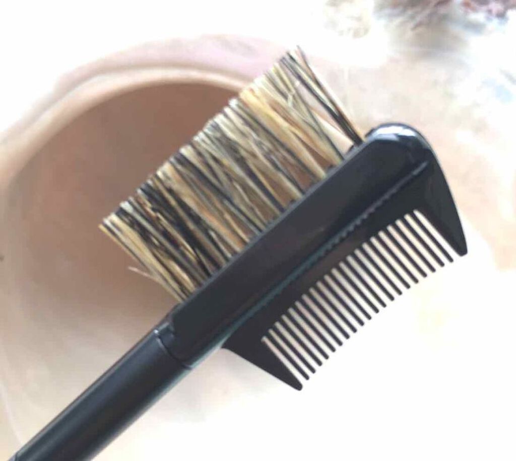 「眉毛が太い男性&女性必見!垢抜け眉になれる整え方&メイク方法≪おすすめ人気アイブロウコスメ16選≫お手本にしたい芸能人も」の画像(#196514)