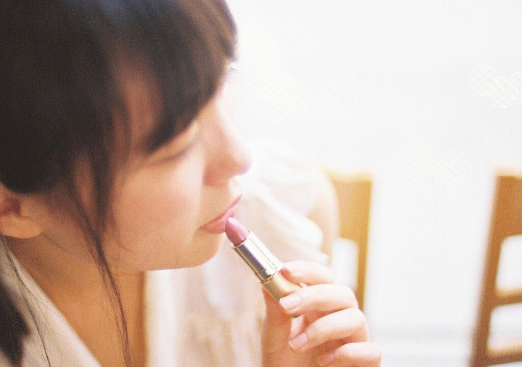 化粧直しのやり方≪基本編≫おすすめアイテムやポイントまで肌悩み別に徹底解説!の画像