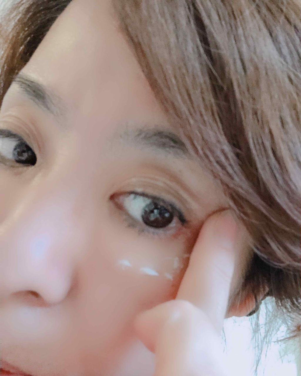 「皮膚科医監修《目の周りが乾燥する原因と対策法》ワセリンやニベアなどおすすめクリームも」の画像(#205326)