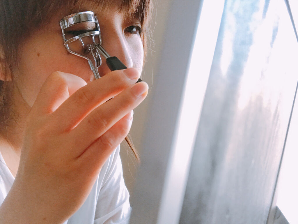 ビューラーでまつ毛が上がらない人必見!原因と上向きまつ毛を作るための対処法の画像