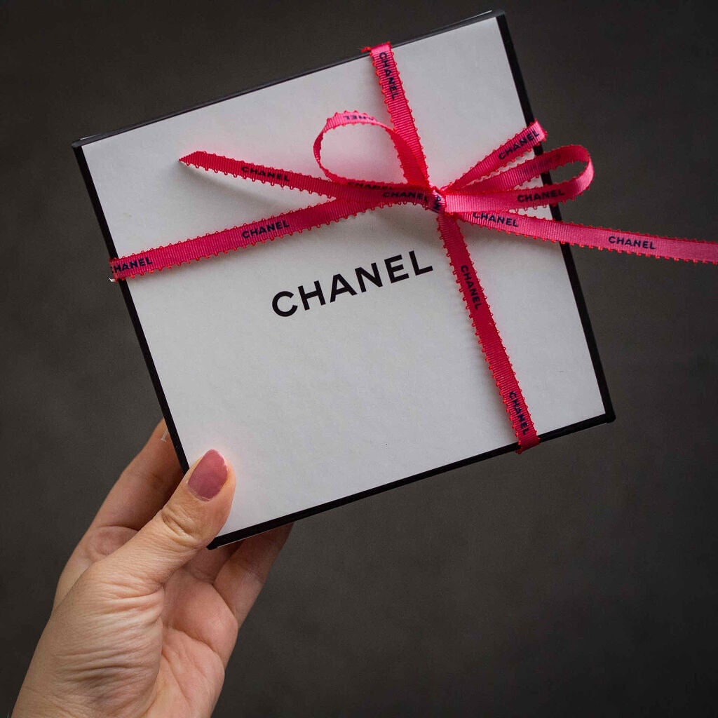 「シャネルのたまご型ハンドクリームの使い方|黒と白の違いや香りまで全4種類を徹底比較!」の画像(#210296)