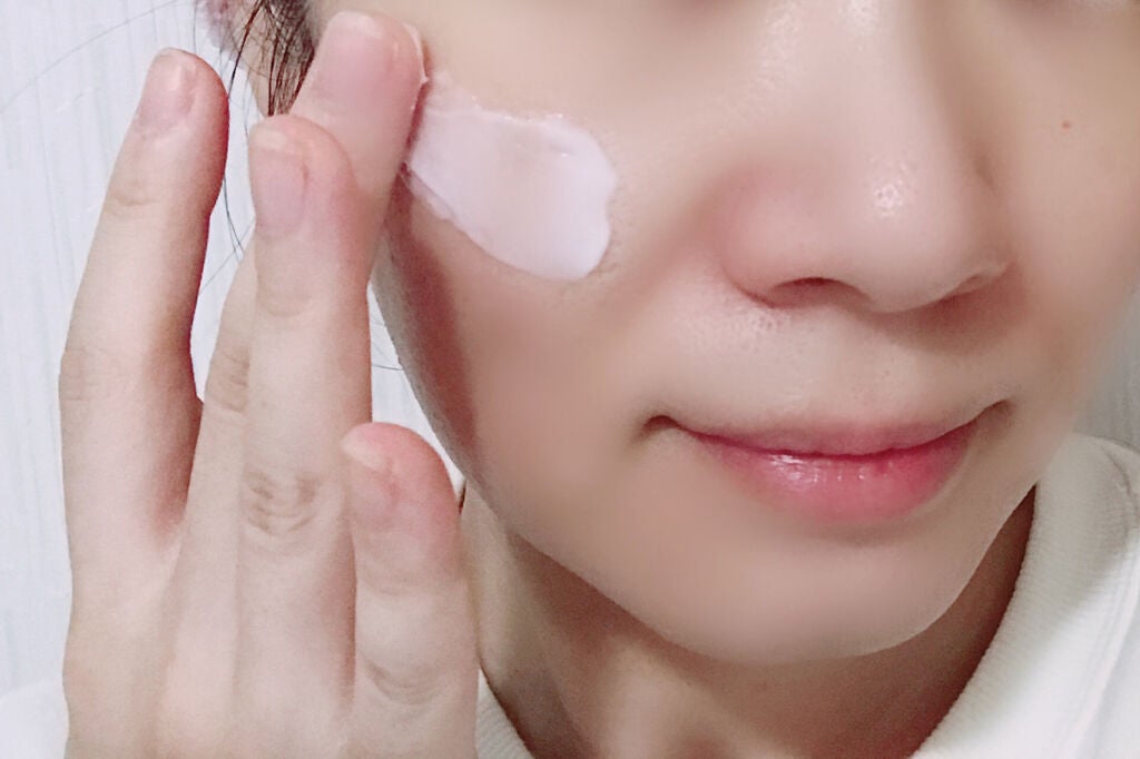 シャネルのたまご型ハンドクリームの使い方|黒と白の違いや香りまで全4種類を徹底比較!の画像