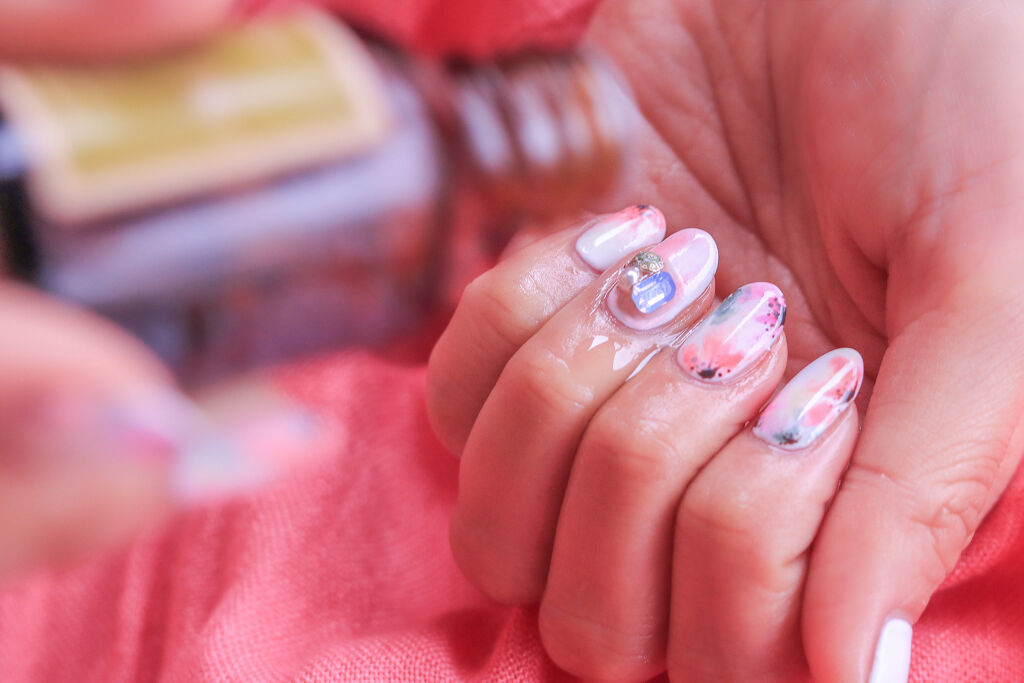 ネイルオイルは指先のケアにおすすめ!イチオシアイテム&使い方紹介の画像