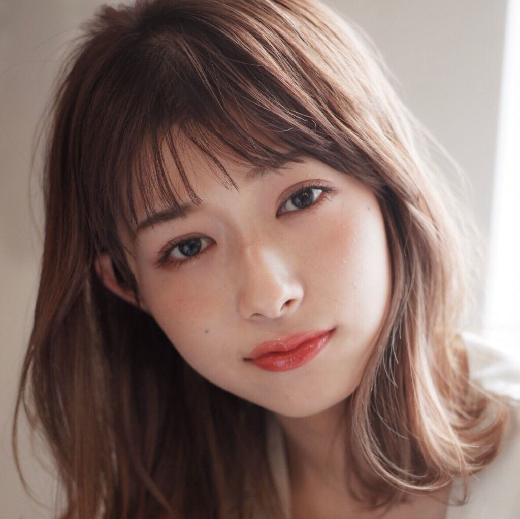 「海外っぽさ満点の《キラキラメイク》とは?やり方やおすすめコスメ15選をご紹介【2020年最新版】」の画像(#212010)