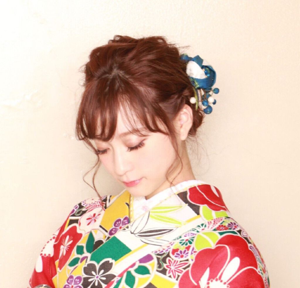 「成人式メイクを自分で可愛くするコツは?|一重などまぶた・振袖の色別のおすすめコスメも」の画像(#213391)