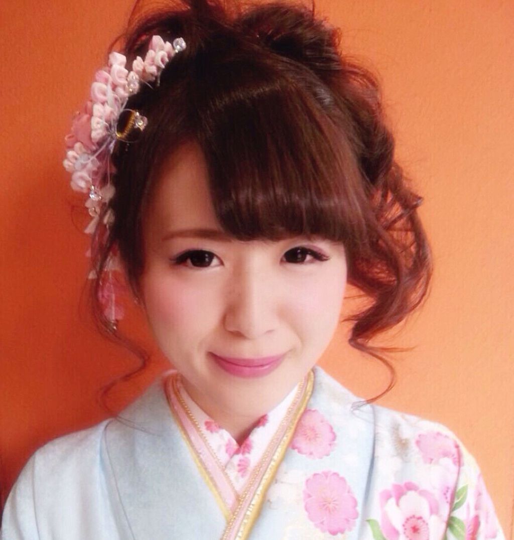 「成人式メイクを自分で可愛くするコツは?|一重などまぶた・振袖の色別のおすすめコスメも」の画像(#213697)