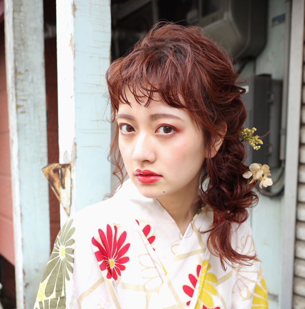 「成人式メイクを自分で可愛くするコツは?|一重などまぶた・振袖の色別のおすすめコスメも」の画像(#214563)