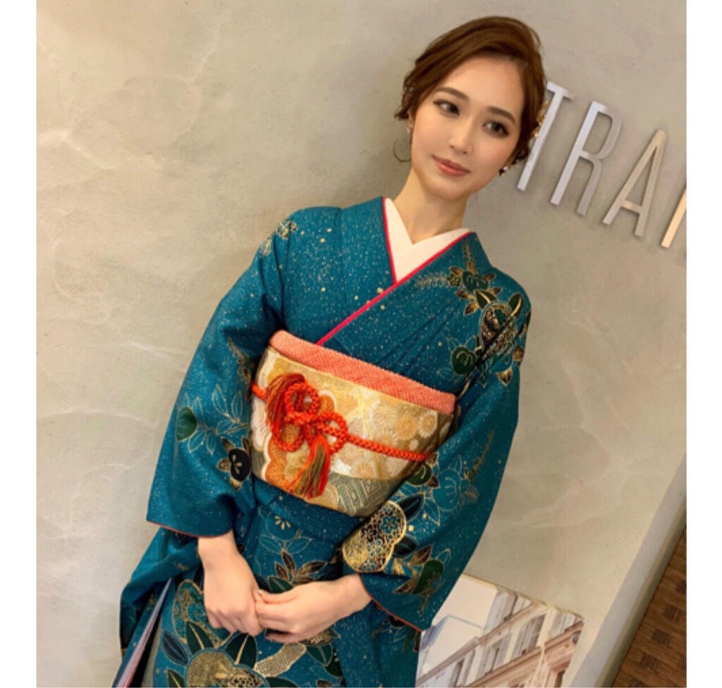 「成人式メイクを自分で可愛くするコツは?|一重などまぶた・振袖の色別のおすすめコスメも」の画像(#214593)