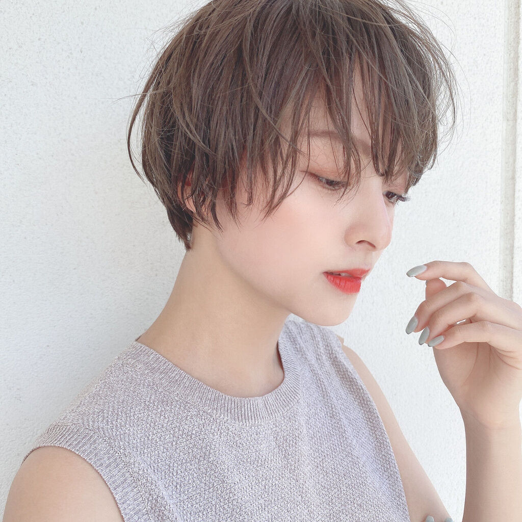 ショートヘアの女性