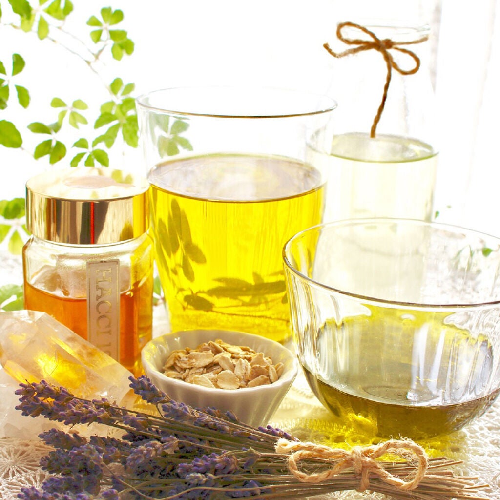 スイートアーモンドオイルで毛穴ケアしてツヤ肌に!おすすめ商品、使い方や注意点を徹底解説の画像