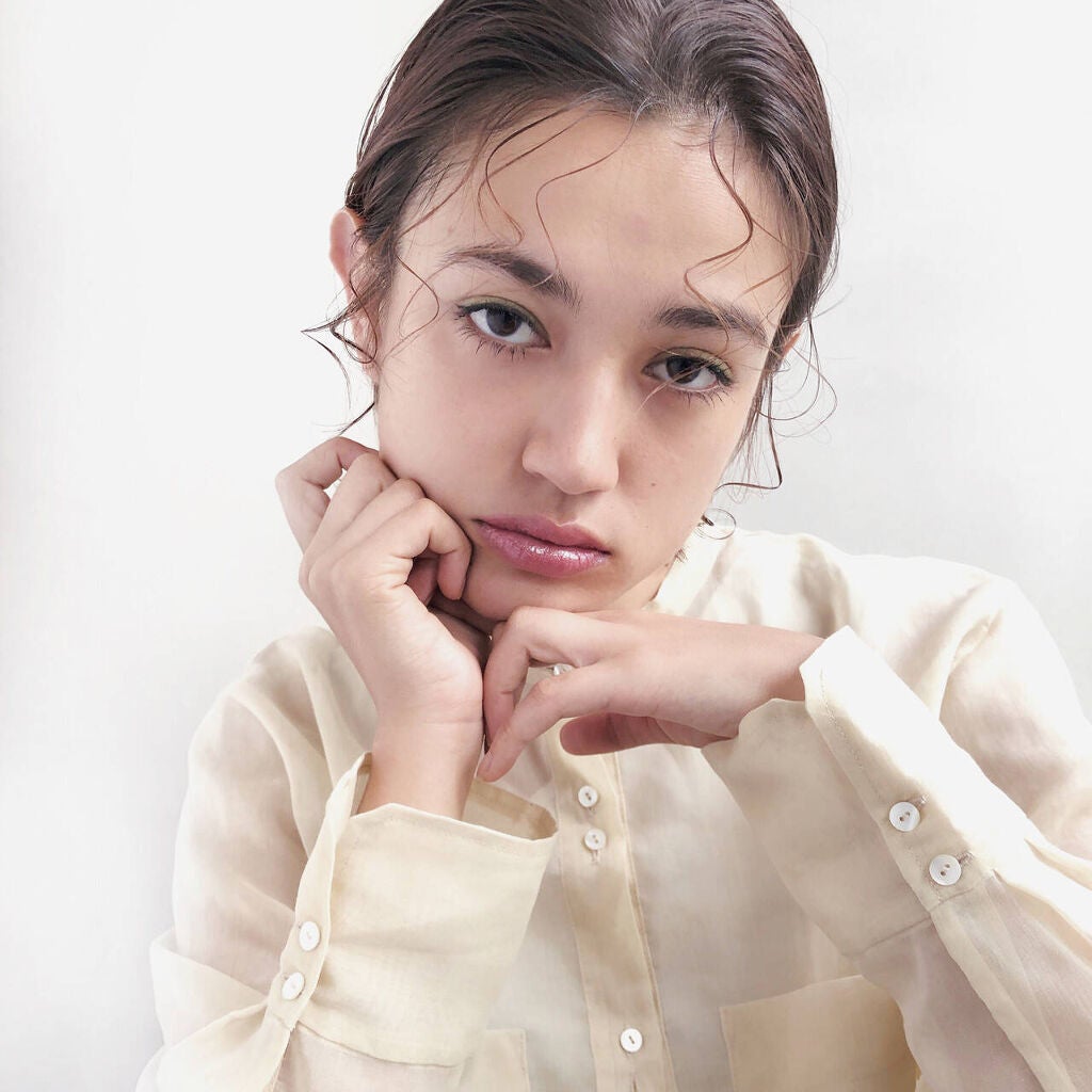 「前髪のくせ毛がひどい…うねりや割れる原因を解説!くせ毛を活かす方法も紹介」の画像(#552760)