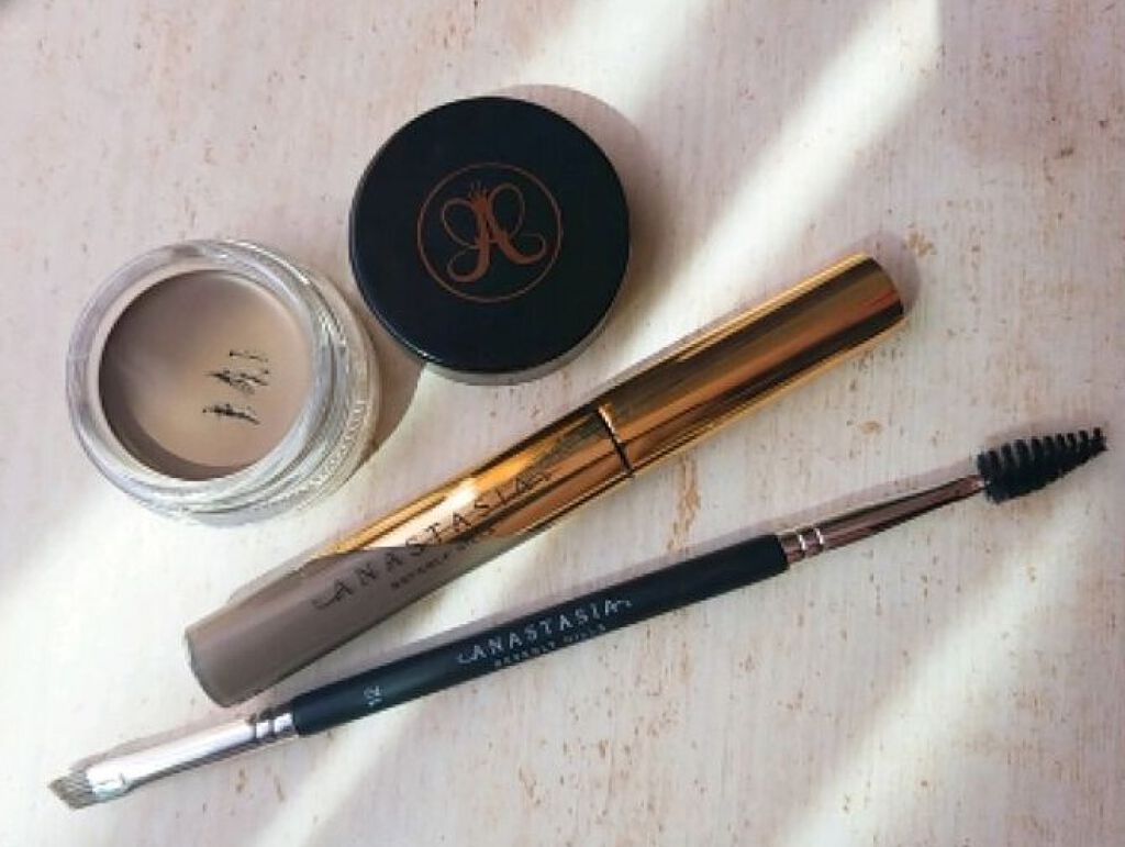 「アイブロウジェルで立体感のあるイマドキの眉に|おすすめアイテム10選&上手な使い方を徹底解説」の画像(#245980)