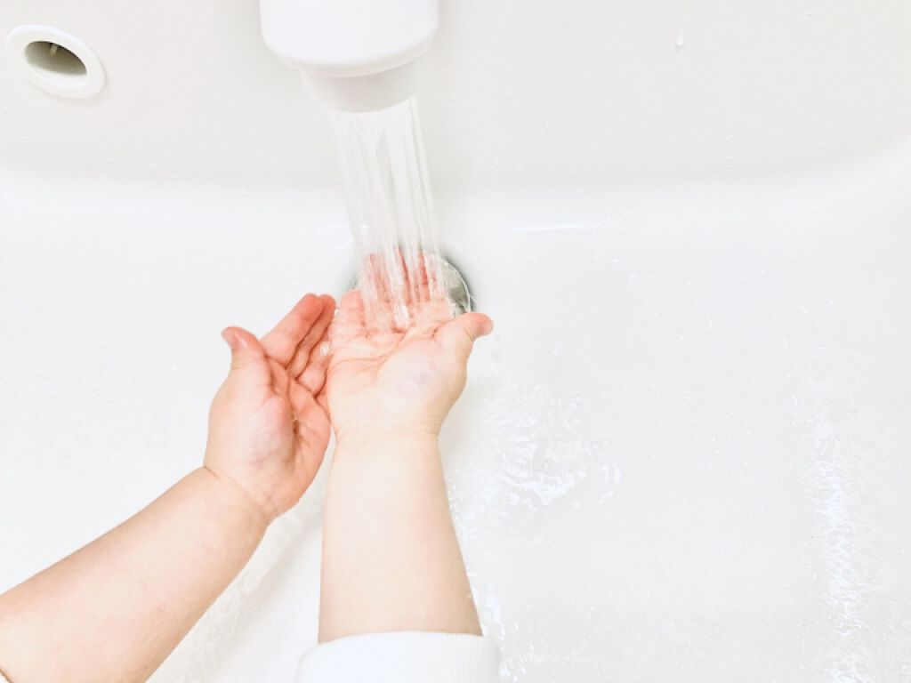 メイクの"上手な落とし方"。あなたのクレンジング方法は肌に負担をかけてない?おすすめのメイク落とし用品も♡の画像