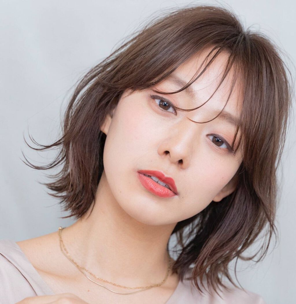 ミディアムヘアの女性
