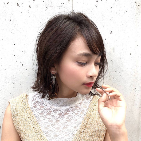 「【整形不要】鼻筋を通す方法を徹底解説|鼻が高くなる効果的なマッサージやメイクのやり方も」の画像(#254702)