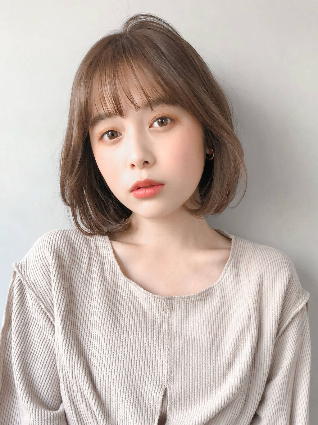 「人中短縮メイクをマスターしてより魅力的に!簡単なやり方&おすすめコスメ紹介」の画像(#259530)